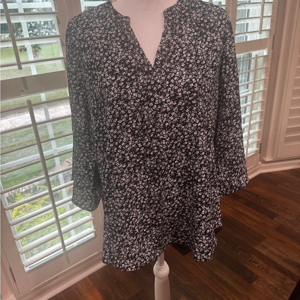 Black and White 3/4 Sleeve Blouse with Mandarin Collar by Gaharu.